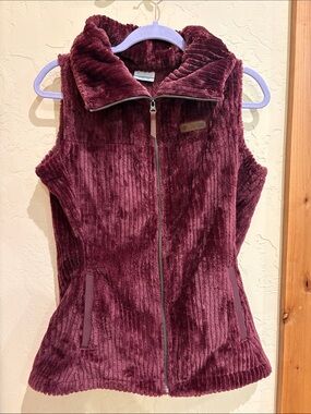 Columbia Sportswear Company Ribbed Vest in Burgundy Size Medium